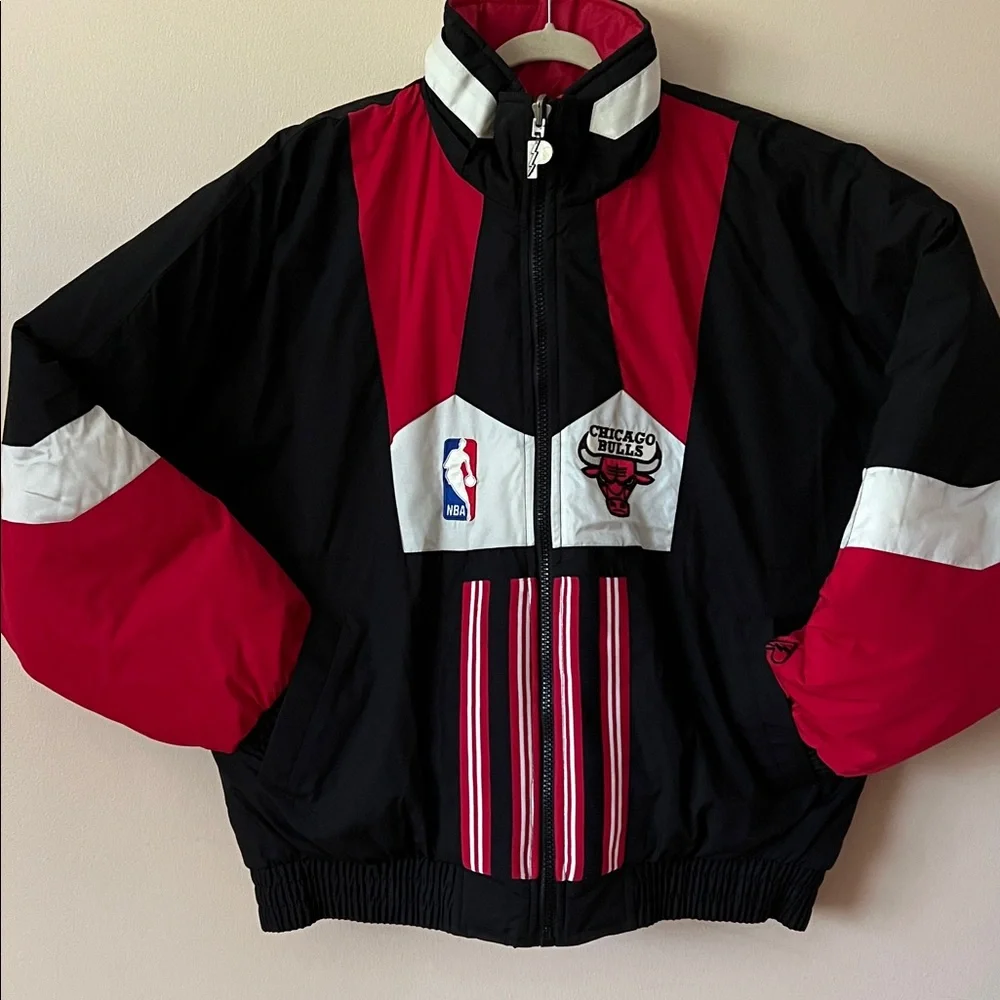 NBA Pro Vintage Chicago Bulls Reversible Jacket - Red, Black, and White Size L - Picture 1 of 16